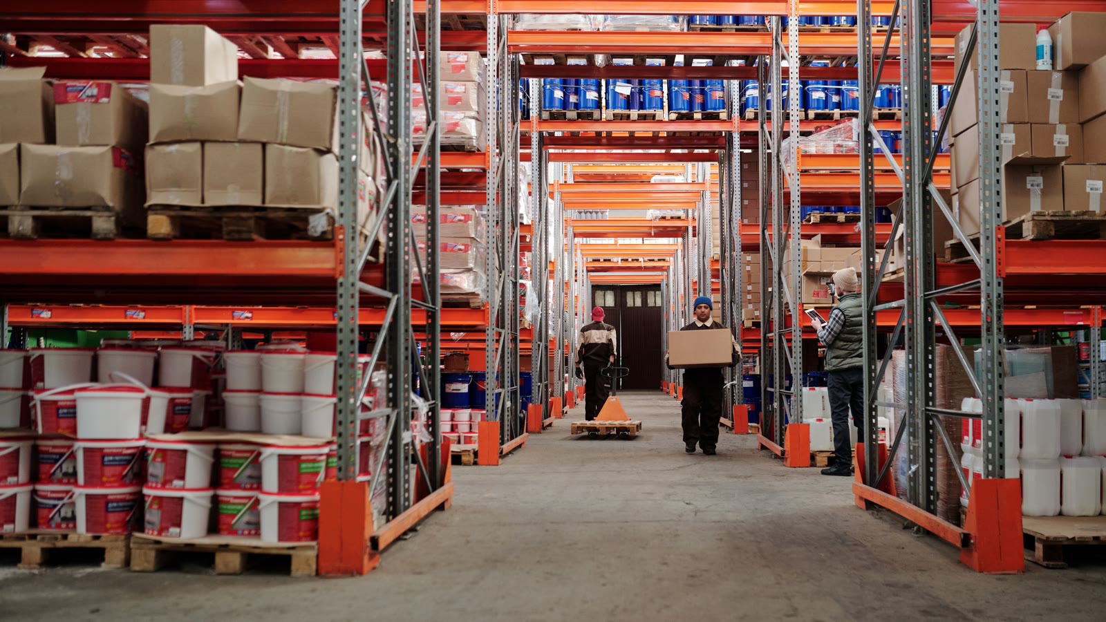 Distribution warehouse operations with high racking and loading activity